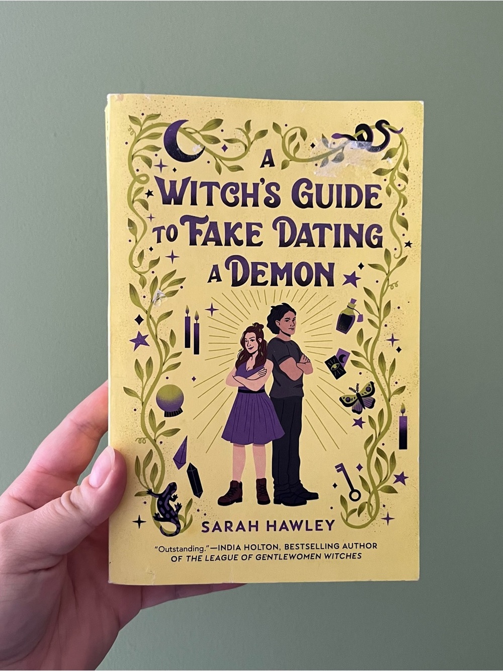 📚 4/25$ 📚 A Witch's Guide to Fake Dating a Demon by Sarah Hawley